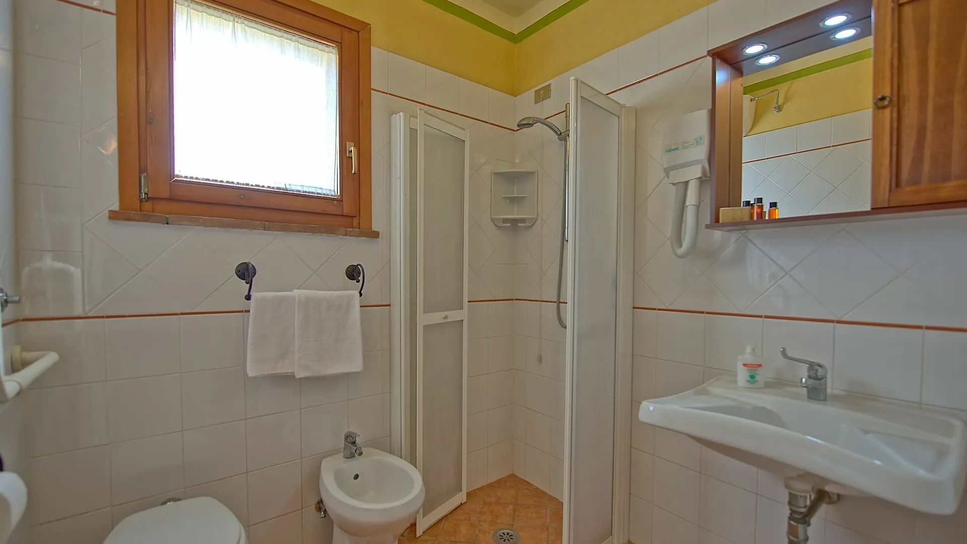 Il Nespolo Guest House Lari